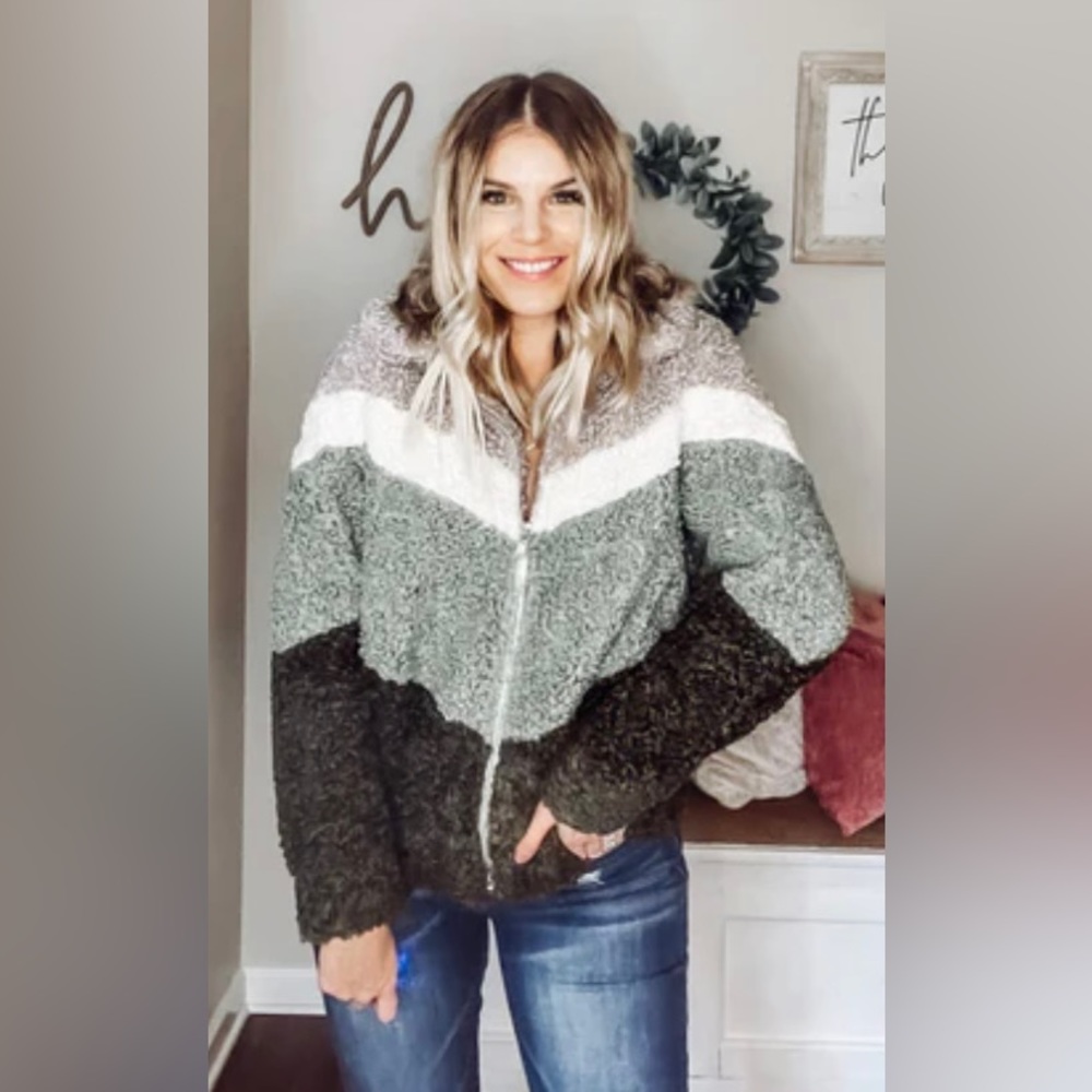 Hailey & Co NWT Chevron Sherpa Zip Jacket